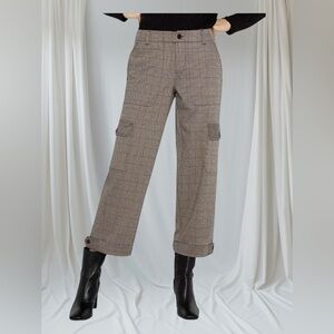 Liverpool Women's Mid Rise Plaid Jaquard Knit Crop with Tab Hem & Cargo Pockets